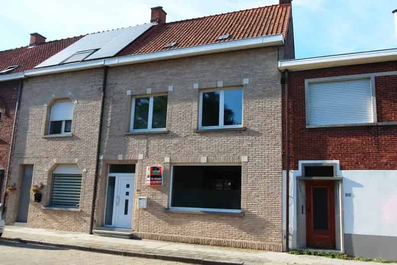 Rijwoning te koop Roeselare: 3 slaapkamers, moderne keuken