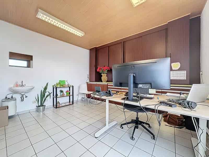 Huis te huur Sint-Lievens-Houtem: Opbrengsteigendom met feestzaal en appartementen