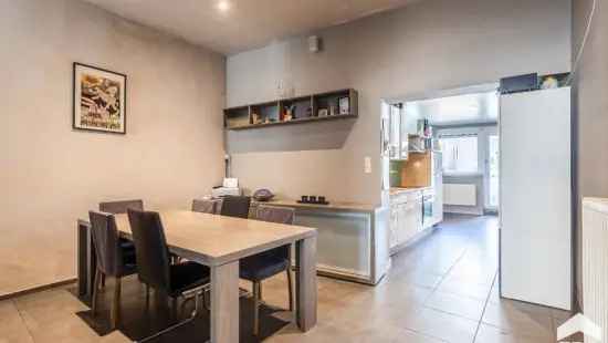 Instapklare woning (220m²) met 3 (mogelijks 4) slpks en tuin