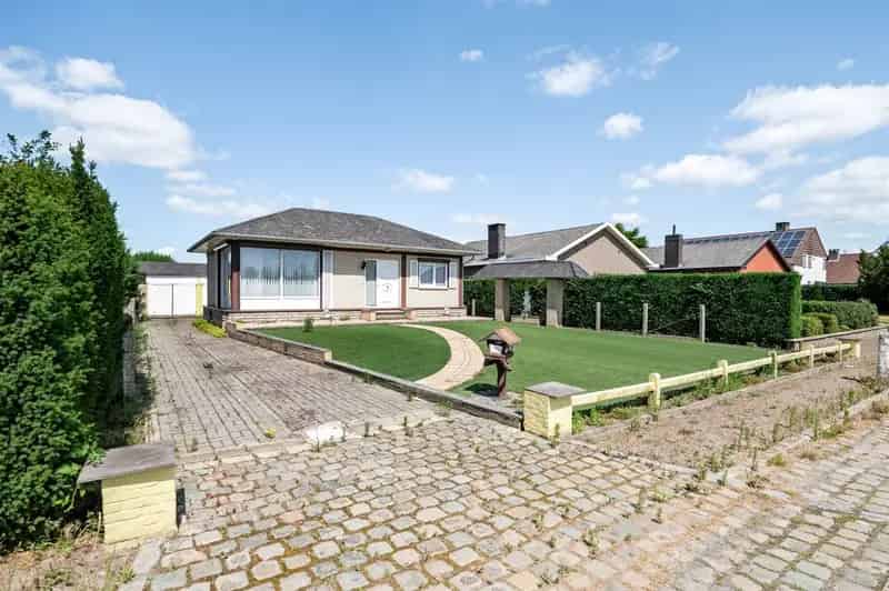 Huis te huur te Putte: renovatieproject met veel potentieel