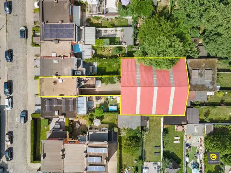 Unieke woning met 450 m² magazijn showroom