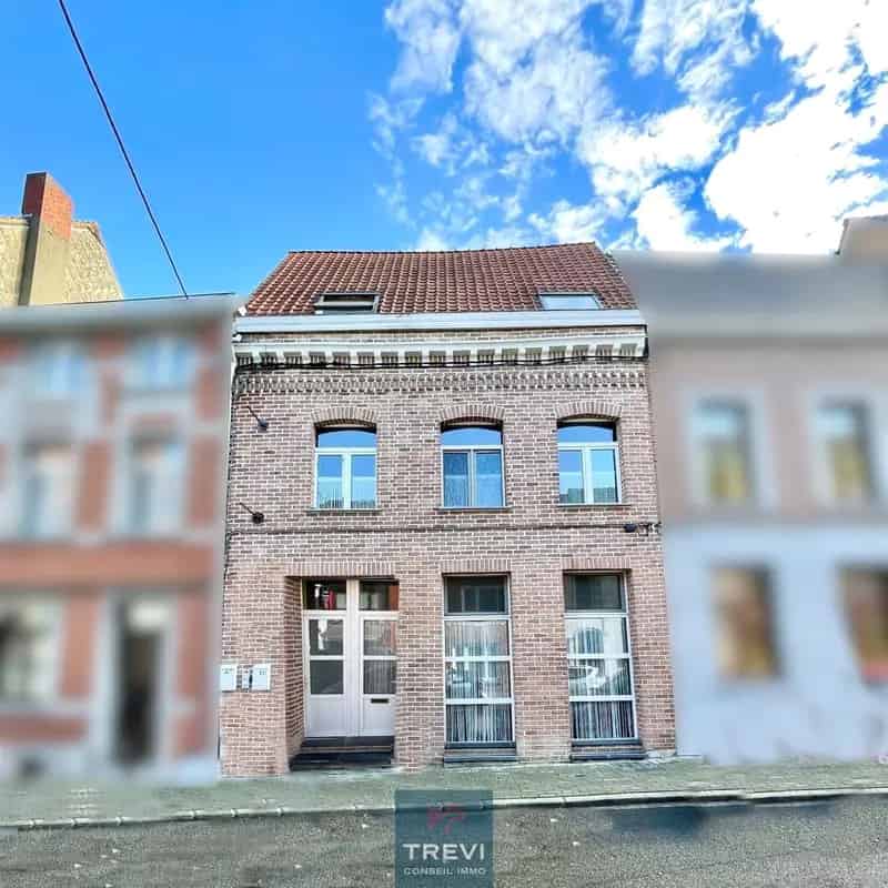 Huis te huur: Ruime woning met 4 niveaus en 2 badkamers