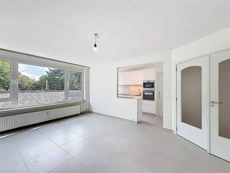 Gerenoveerd appartement te huur met terras en garagebox