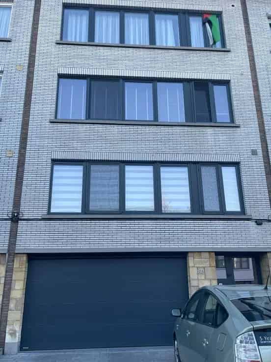 Appartement te Koop Merksem - Gerenoveerd Nabij Scholen en Winkels