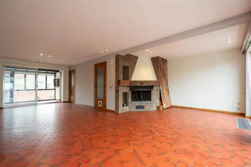 Ruime Bel-"Etage Woning te Huur in Zwijndrecht