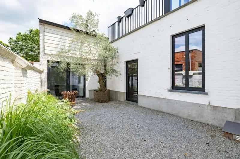 Kantoorpand te Herentals 573m²