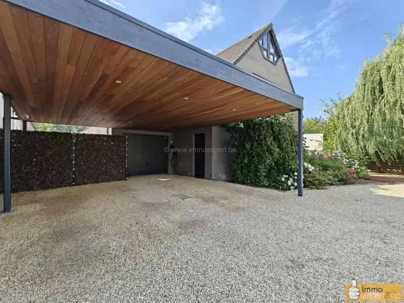 TERNAT: Residentieel gelegen villa met 5 slpks
