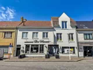 Handelspand te koop Nieuwpoort Restaurant 270m² 4 Appartementen
