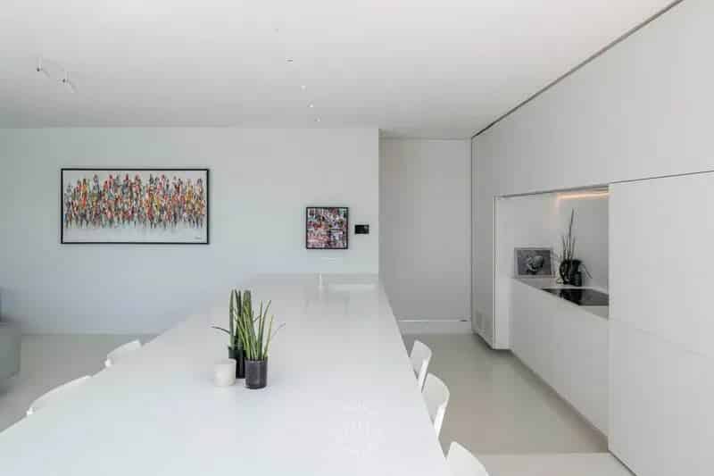 Architecturale Villa met Zwembad en Uitzicht