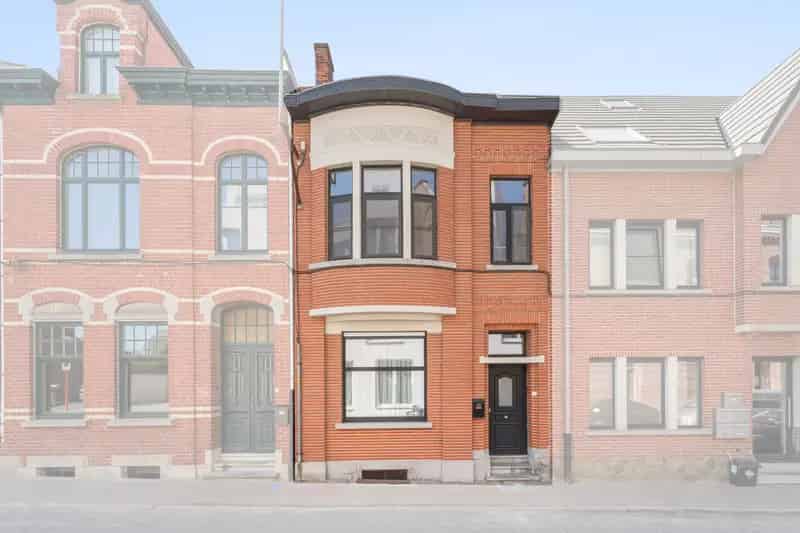Te renoveren herenwoning met tuin Zottegem