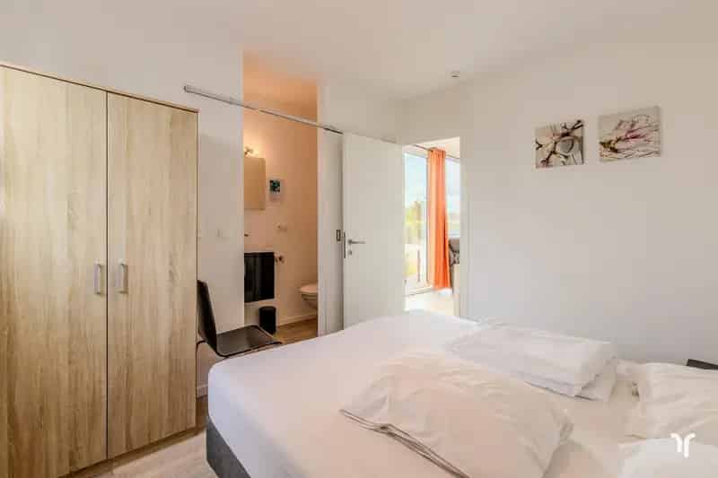 Huis te koop: Instapklare chalet met 2 slaapkamers en moderne voorzieningen