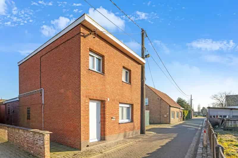 Huis te huur Zandvliet: Te renoveren woning met tuin en garage
