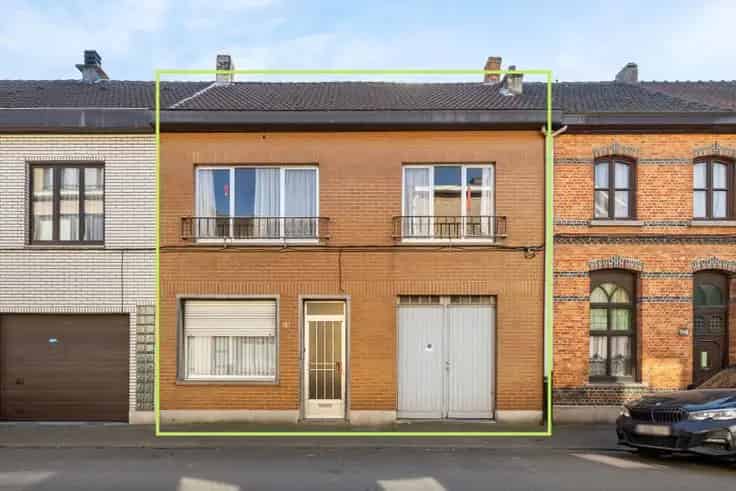 Huis Te Koop: 5 Slaapkamers Grote Tuin Garage Ruime Woning