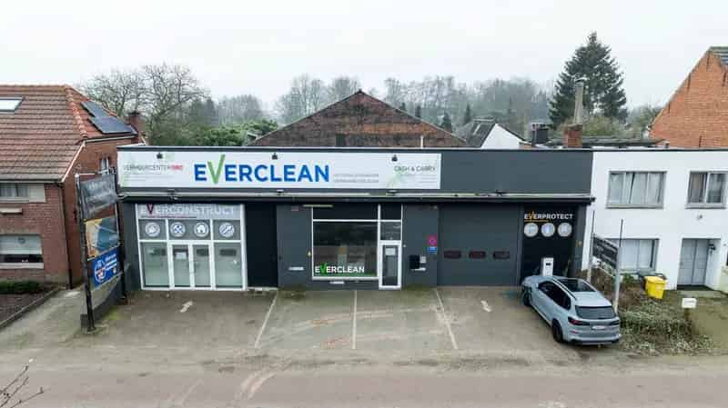 Magazijn te huur Turnhout 1300m² met kantoor en buitenterrein
