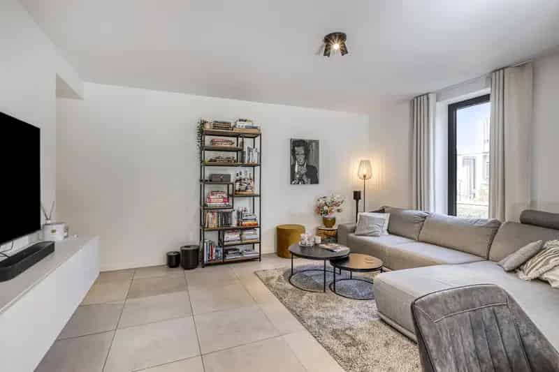 Lichtrijk Appartement te Genk - Instapklaar met Terras en Parking