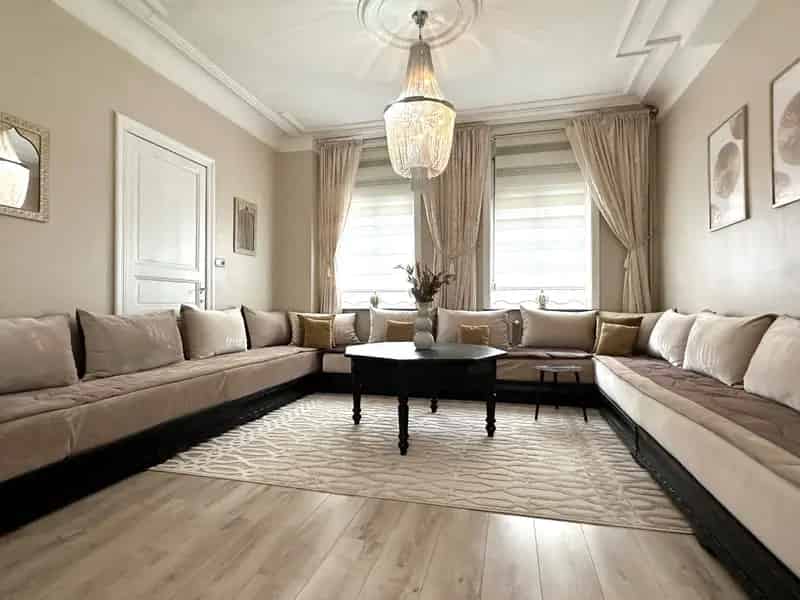Grote Burgerwoning 4 Slaapkamers Centrum Ronse