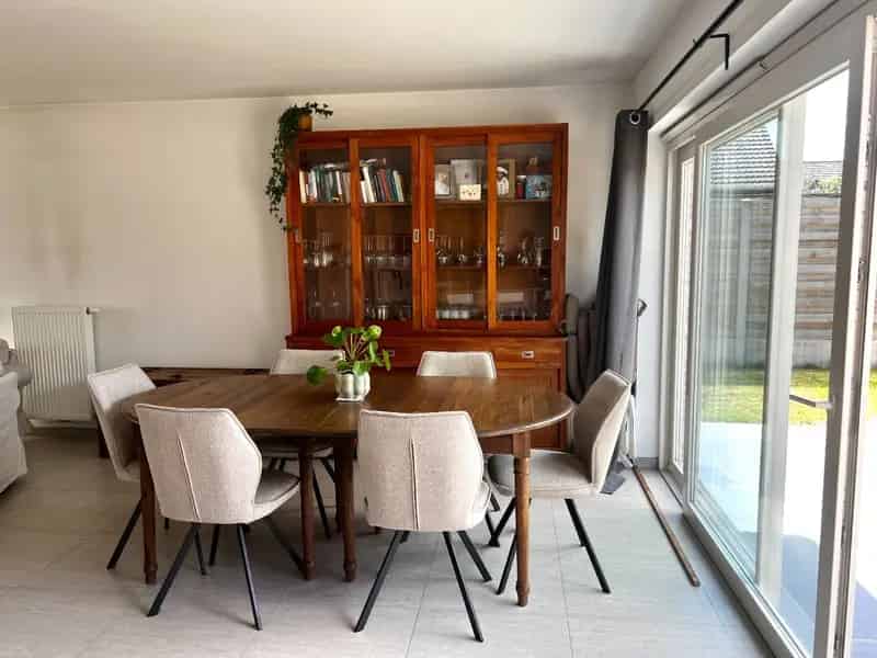 Instapklare gezinswoning 3 slaapkamers tuin garage te huur