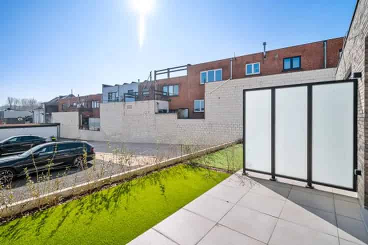 Gelijkvloers Appartement Te Koop met Terras en Tuin