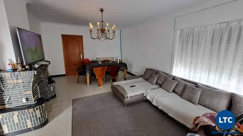 Te renoveren open bebouwing met 3 slaapkamers en garage te Budingen