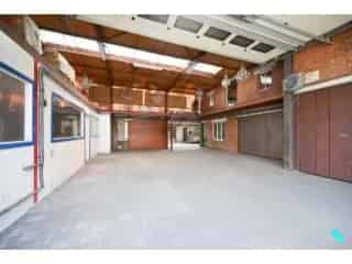 Industrie te koop Izegem 4 slaapkamers magazijn 1050m2