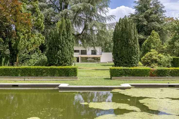 Villa te koop met tuin in Uccle met 4 slaapkamers en moderne architectuur