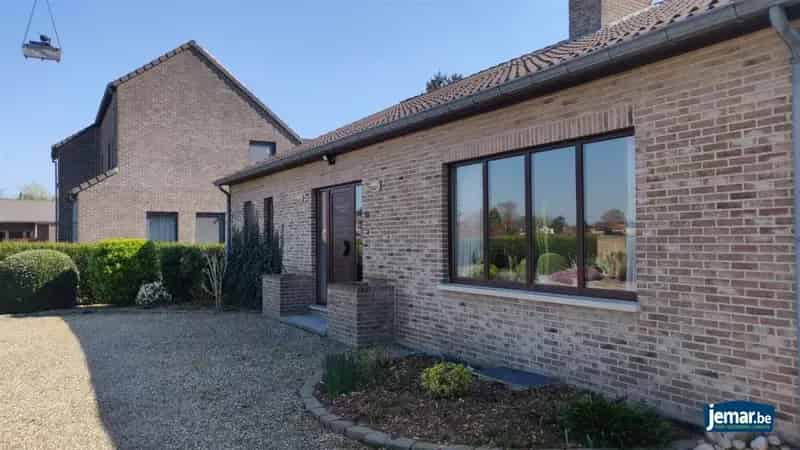 Charmante Vrijstaande Woning Leut