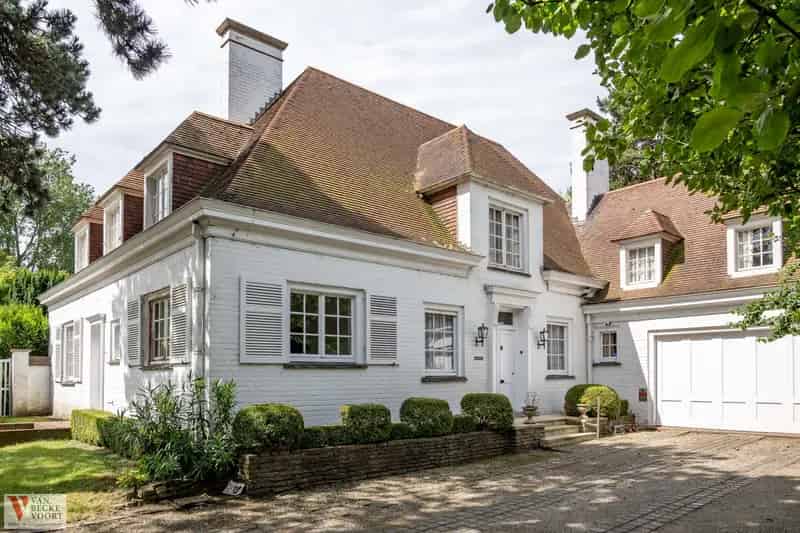 Karaktervol Landhuis Oostende 380m² 6 slaapkamers 2030m² tuin