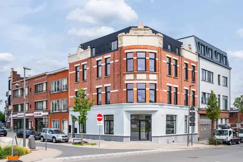 Stijlvol gerenoveerd 2 slaapkamer appartement te huur