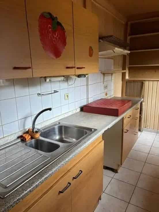 Huis te koop: Te renoveren woning met garage en tuin
