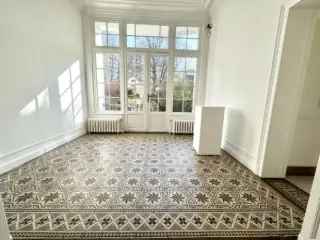 Kantoor te Huur Elsene 150m² Nabij Louizalaan