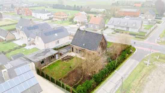 Te koop ruime woning met 5 slaapkamers en tuin in Oostrozebeke