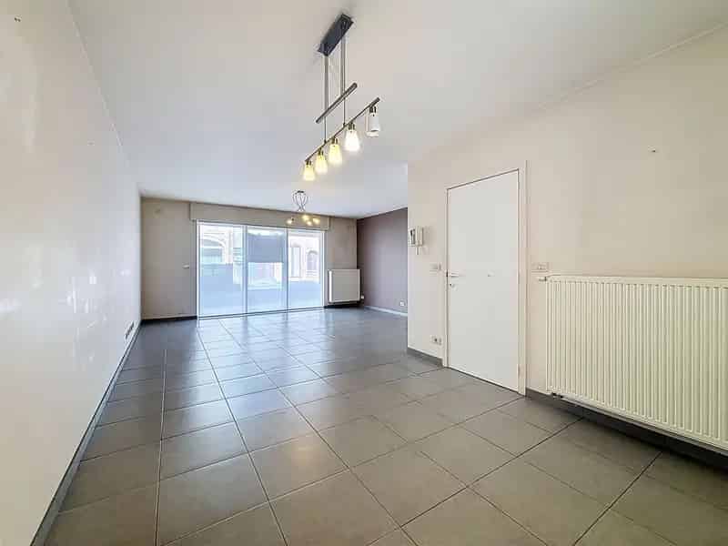 Gelijkvloersappartement met garage te koop