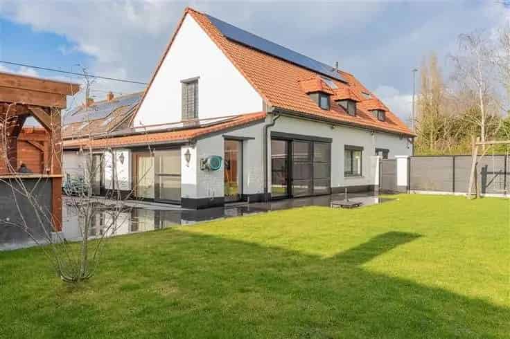 Gerenoveerde Villa te Koop met Tuin Jacuzzi en Zonnepanelen