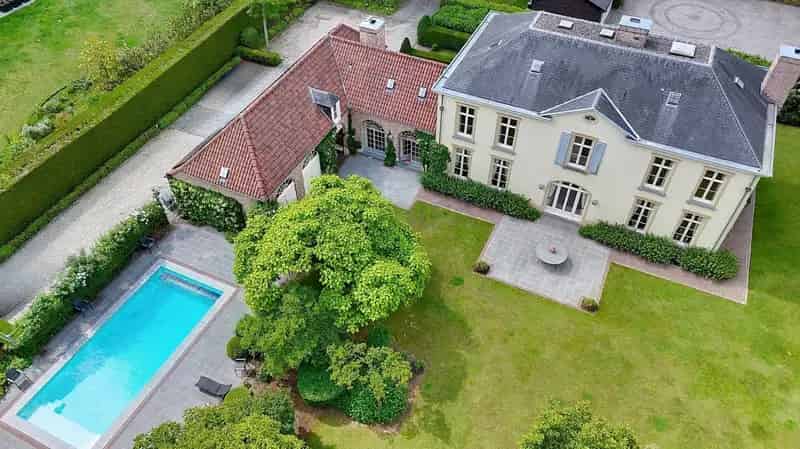 Luxe Villa 7 slaapkamers zwembad conciërgewoning Brabantse stijl