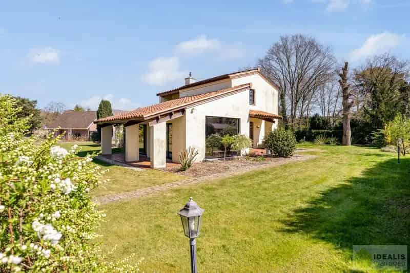 SCHITTERENDE VILLA OMRINGD DOOR PRACHTIGE TUIN MET EEN ZUIDERSE TOETS!