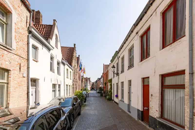 Huis te koop Brugge Centrum: Instapklare woning met terras