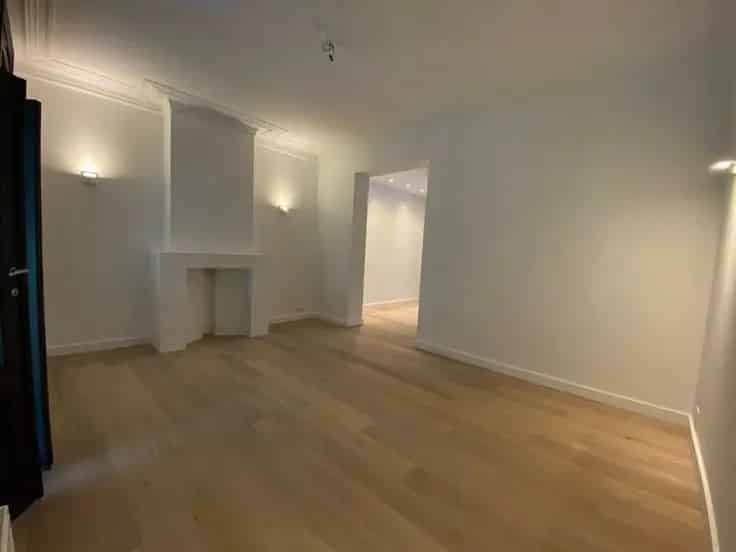 Huis Te Koop: Gerenoveerde woning met 4 slaapkamers en tuin