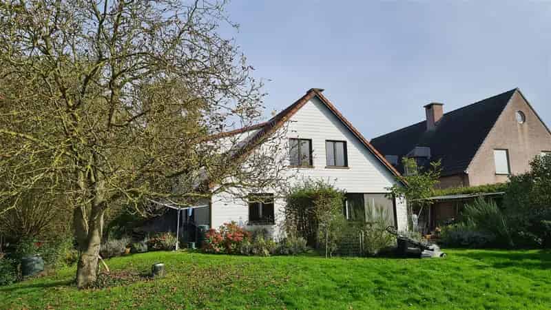 Huis te renoveren met 5 slaapkamers en garage