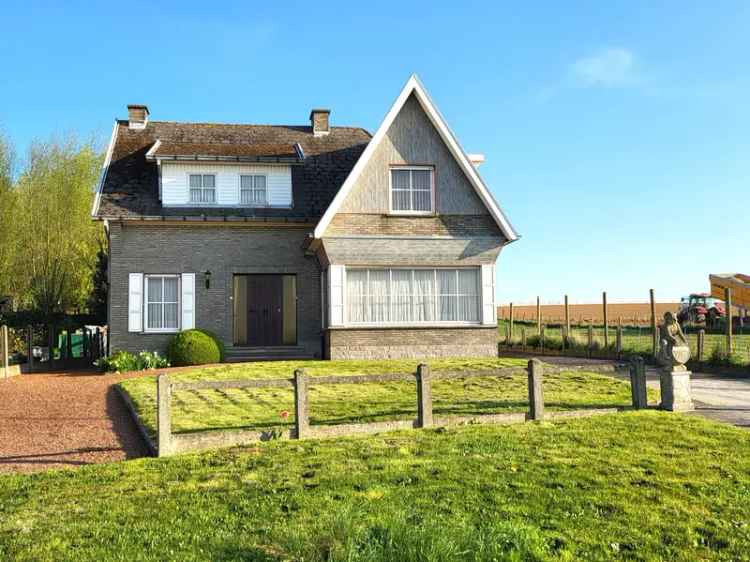 Landhuis te renoveren 1440m² met magazijn en tuin