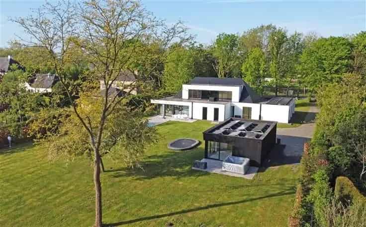 Moderne Villa Te Koop: Luxe, Ruimte en Comfort