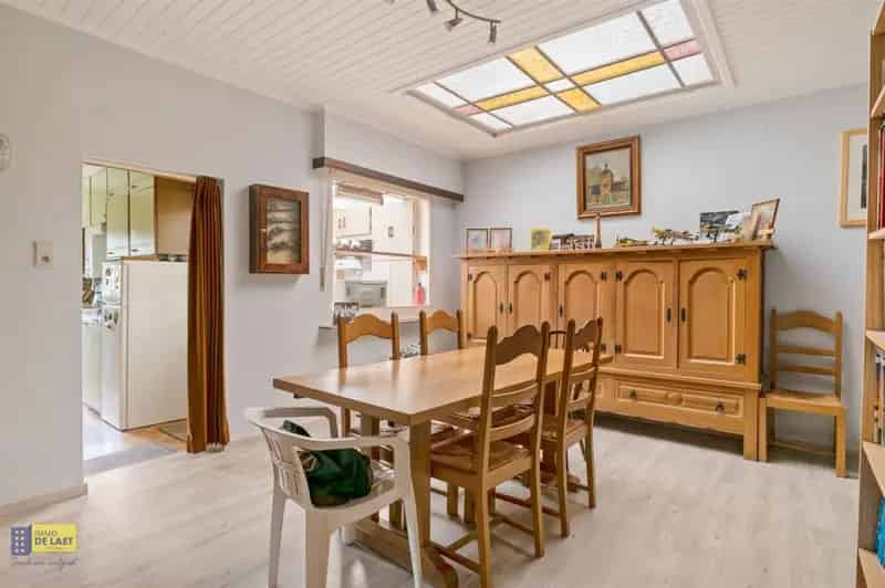 Ruime woning te Ekeren met grote tuin en garage