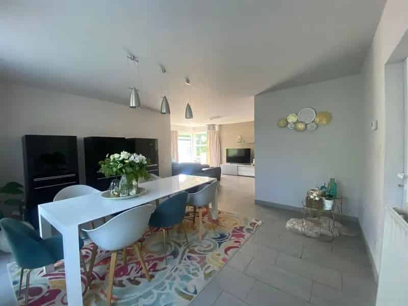 Ruime 3 Gevel Woning Te Huur