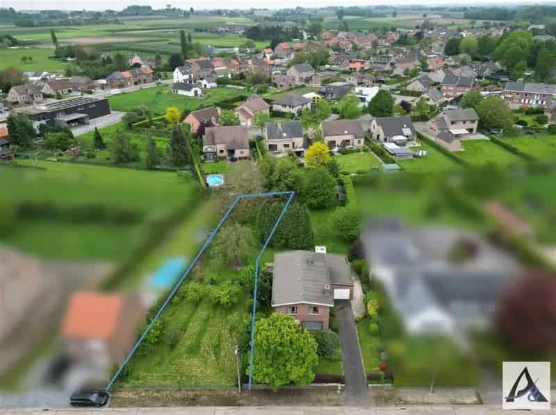 Breed perceel open bebouwing rustige locatie