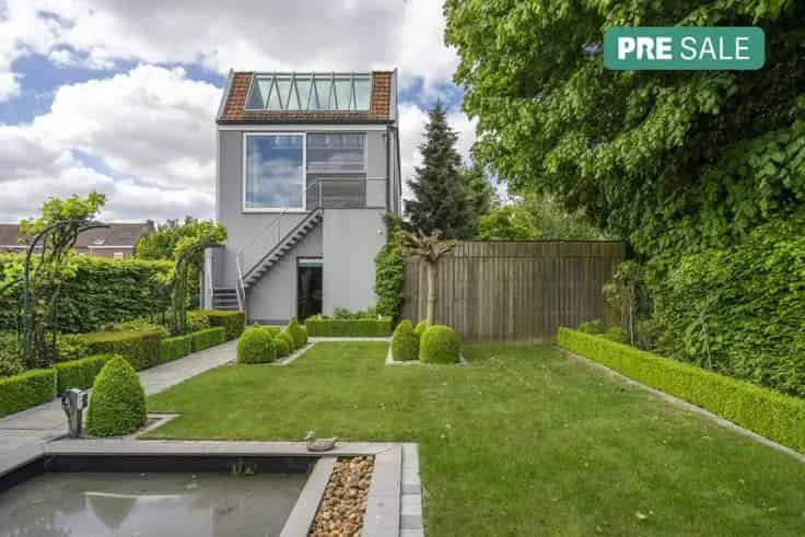 Huis Te Koop Ruime Loftwoning met Garage Tuin en Zonnepanelen