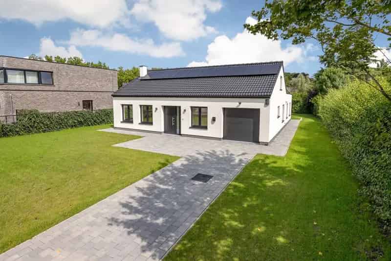 Gerenoveerde Villa te Koop Antwerpen Ruime Tuin Zonnepanelen