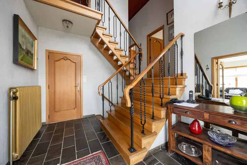 Split-Level Woning 5 Slaapkamers Terras Garage