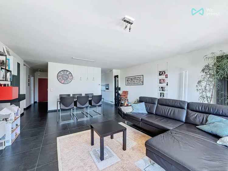 Te koop appartement in Mortsel met twee slaapkamers en zonnige terrassen