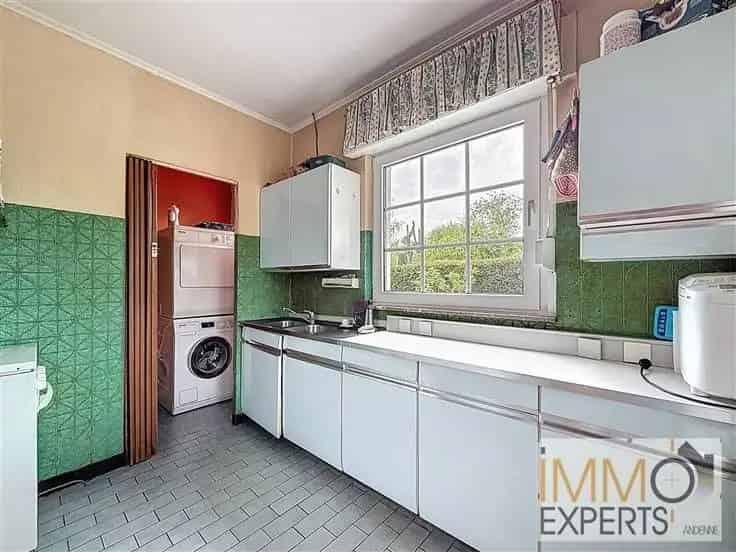 Huis Te Koop Flémalle - Ruime Villa met 4 Gevels en Tuin