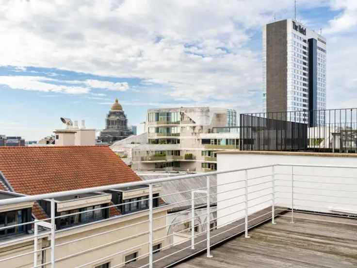 Penthouse te koop in Elsene met panoramisch terras en 3 slaapkamers