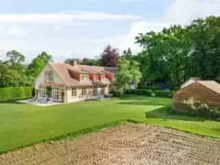 Villa te koop - Landgoed met 6 slaapkamers en privé-tennisveld